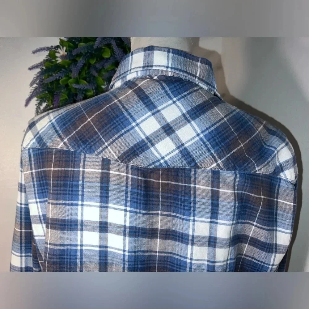 Zachs Girlfriend Bea,XL, blue plaid, paisley print lining pearl snap roll‎ tab